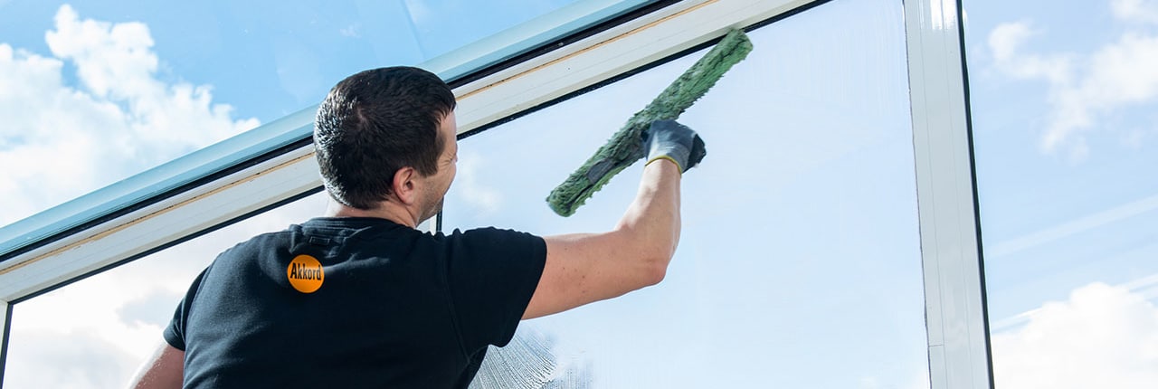 Fensterreinigung: Reinigung Fenster und Bürofenster